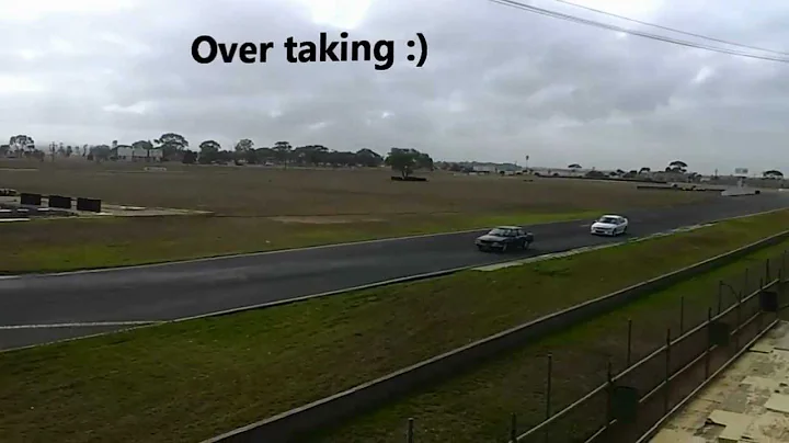 VZ SS 6.2l OVERTAKE AT MALLALA