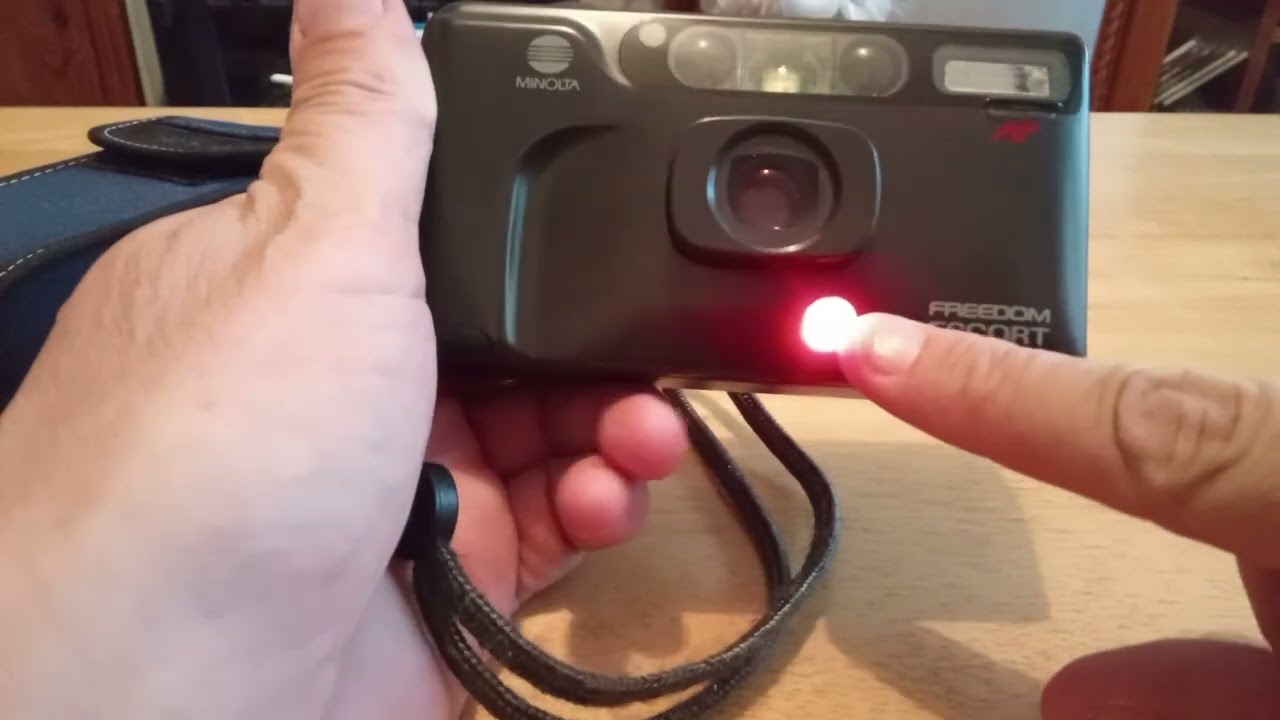 Minolta Freedom Escort (Leica Mini II) - YouTube