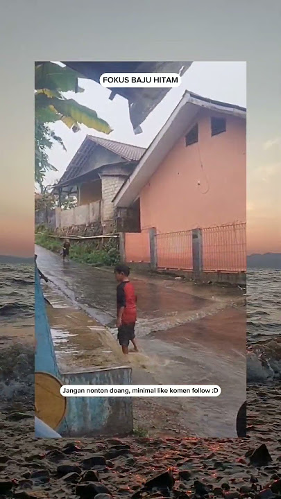Video Lucu CNN - Musim hujan awas licin #shorts #lucu #hujan #licin