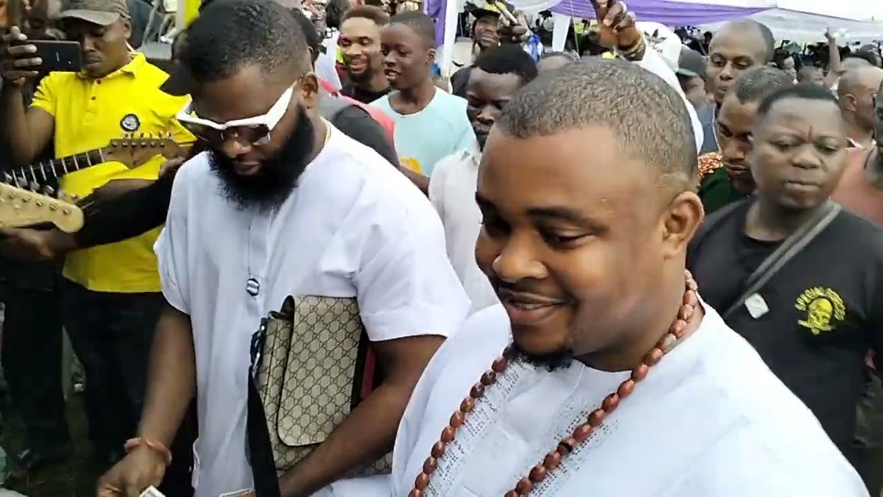 Adviser lsioma -live ln Ezekwudele Father's Burial (late IJABOR FIDElIX). (Samtex Video Production,)