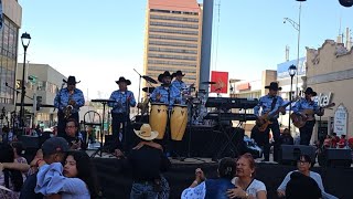 Empezamos en la plaza de armas con mucho ambiente MM. 🥳