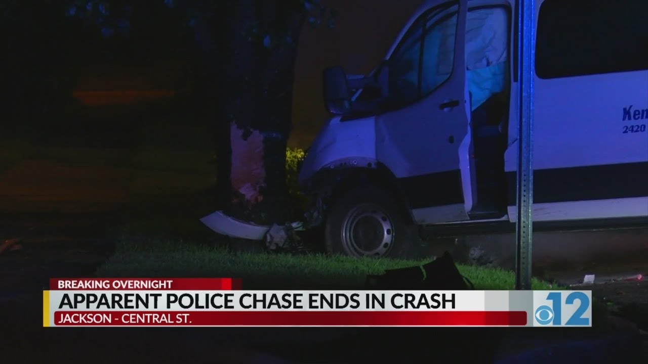 Apparent police chase ends in crash - YouTube