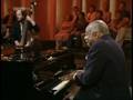 Capture de la vidéo Oscar Peterson & Count Basie - Jumpin' At The Woodside