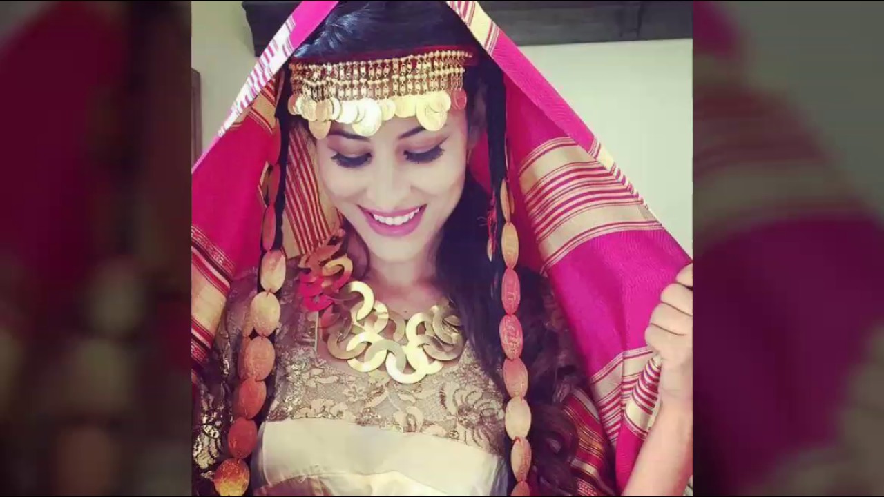 نجاة عطية: عيونك سود و جلابة