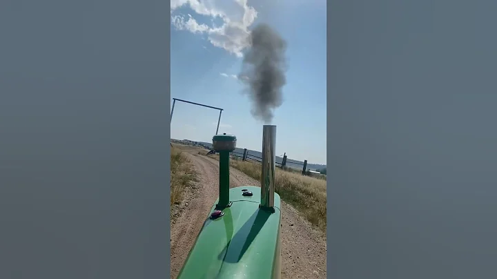 Everyone loves a classic John Deere (730 Diesel) #tractor #johndeere #hay #farming