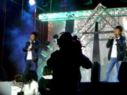 台灣藝術大學2009/12/23聖誕晚會 景行廳男孩   我們都是粉絲瘋狂握手