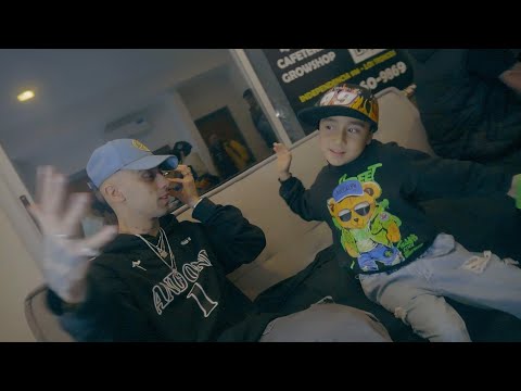 3. Chiki Wanted - Tu Novio Es Un Billy (Video Oficial)