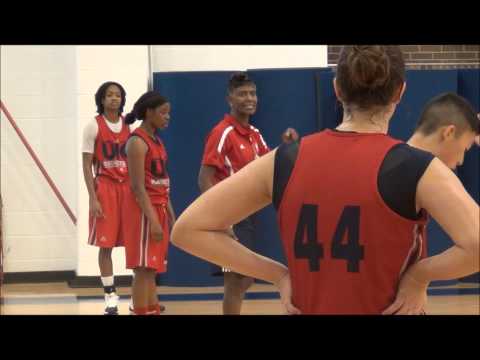 2013-14-uic-women's-basketball-first-practice