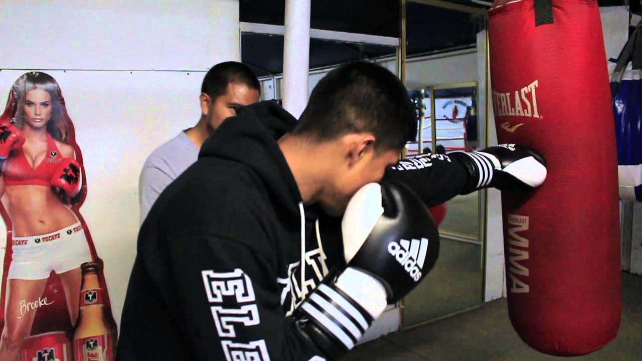 Alan Sanchez Basic Combination Tips for Boxing - YouTube
