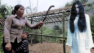 Single mother in the forest is in danger - Start building a simple and effective bamboo house in2024