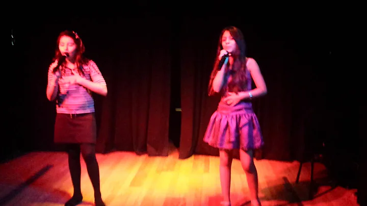 Yadira Hurtado sing with Leslie Mendoza