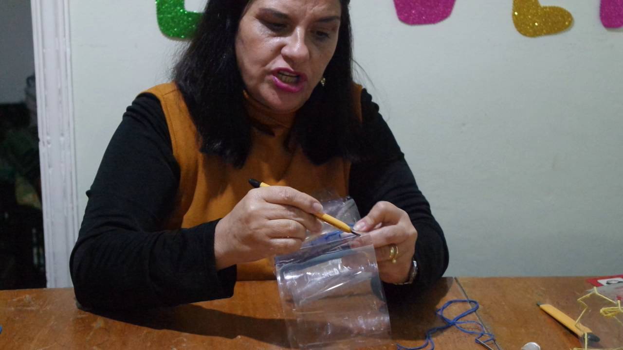 Reciclar e Educar -  Porta Papel Higiênico com Garrafa PET