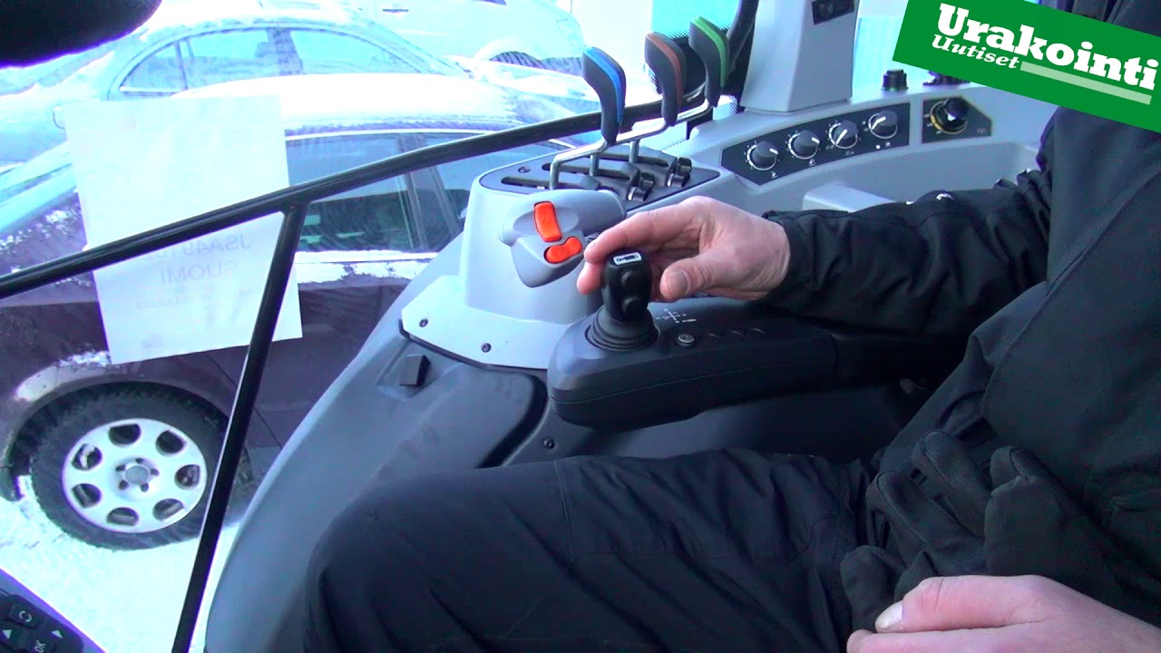 Uusi Valtra A-sarjalainen HiTech4-vaihteistolla ja ohjaamojousilla