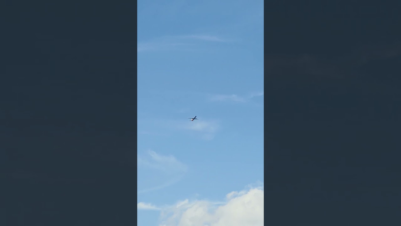 The airport is so close.