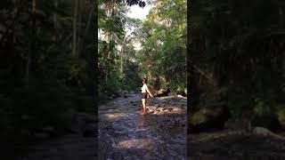 Bikinian Di Sungai No Bra