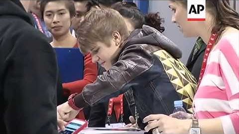 Singer meets dancing robot at Consumer Electronic Show