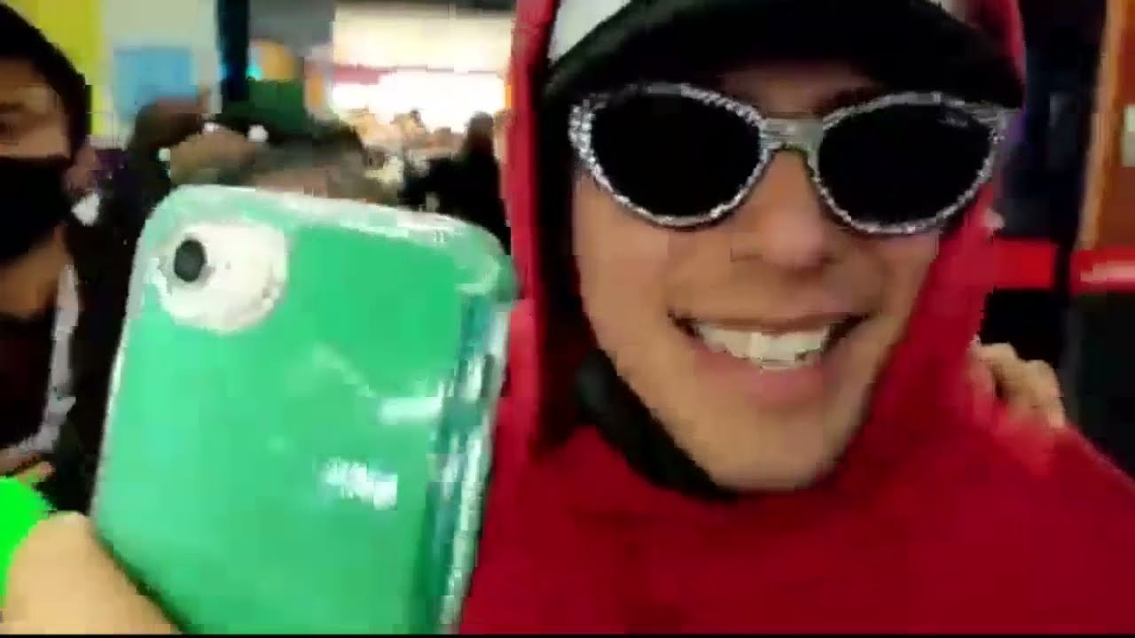 LA LLEGADA DE CNCO AL AEROPUERTO DE MONTERREY (MÉXICO)