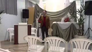 Pr. Patrick Siqueira Cantando És O Meu Herói