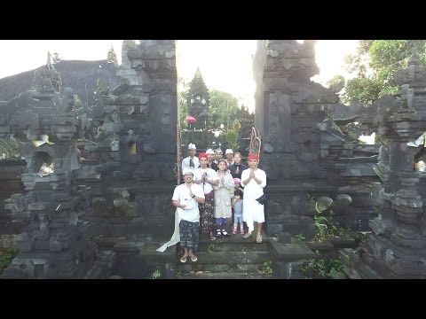 Bulan Purnama di Pura Pucak Sari Bukit Cemeng