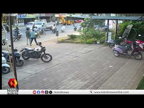 തെരുവിൽ കോൺ​ഗ്രസ് നേതാക്കളുടെ പൊരിഞ്ഞടി! CCTV ദൃശ്യങ്ങൾ പുറത്ത്, സംഭവം കോഴിക്കോട് | CONGRESS