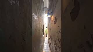 Pragın Trafik Işıkları Da Olan En Dar Sokağı. The Narrowest Street Of Prague Resimi