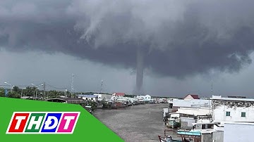 Vòi rồng cao trăm mét xuất hiện trên biển ở Cà Mau | THDT