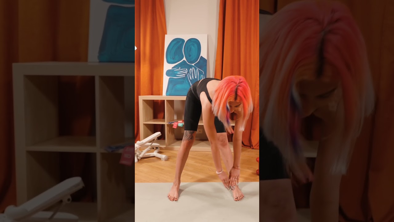 FLEXIBLE LEGS ✨ Roxy’s At-Home Stretch Routine