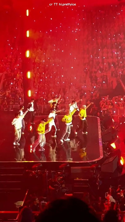 We're all united & sing 'NEOEGERO JIKJIN WUUUUU📣😎' #TREASURE Allo Bank Festival #트레저 #kpop #shorts
