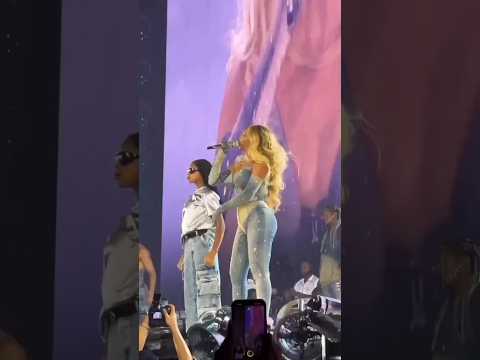 In new outfits Beyonce and Blue Ivy live performance in Vancouver Renaissance world is