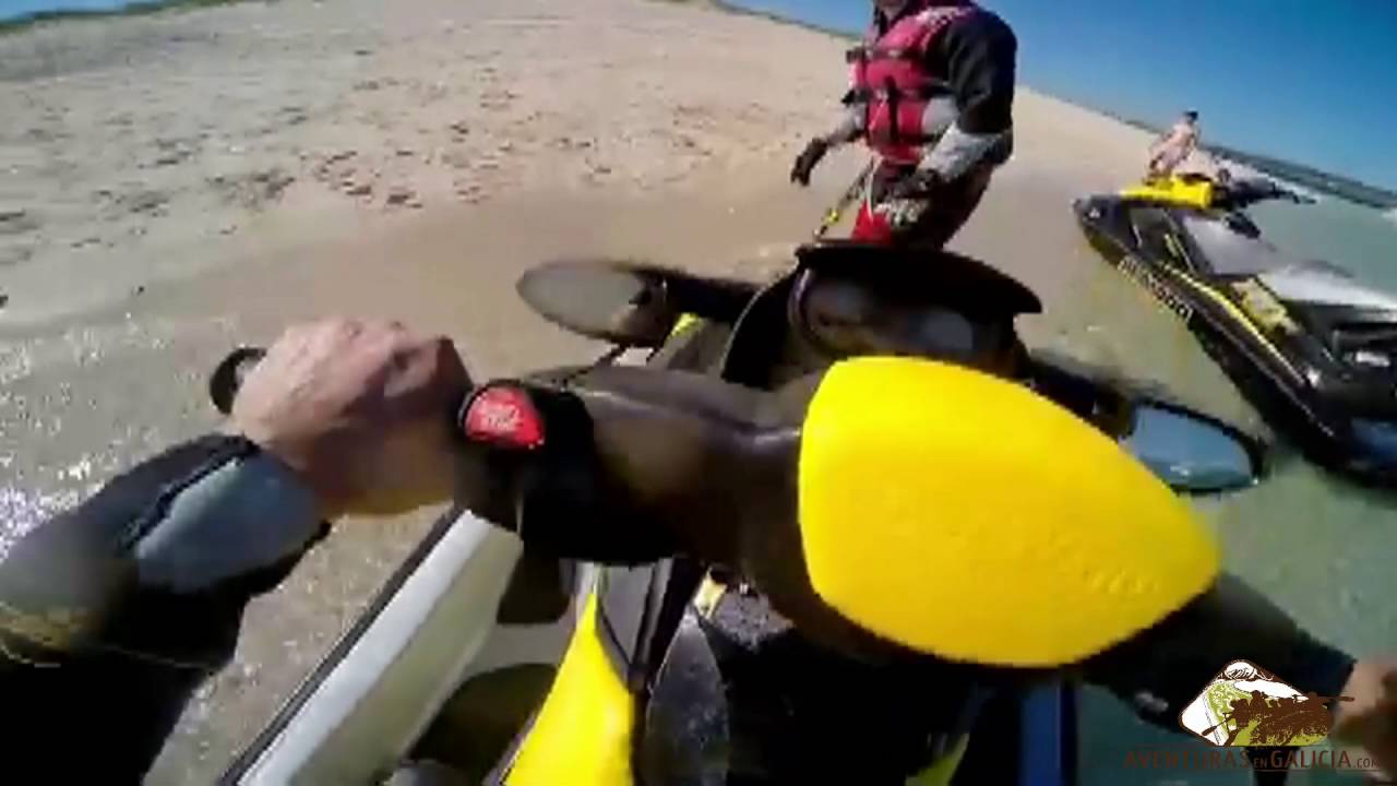 Motos de agua en Villagarcia. Isla del Areoso. Pontevedra. GALICIA