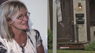 When This Mailwoman Saw An Old Ladys Mail Piling Up, Instinct Told Her She Had To Call 911