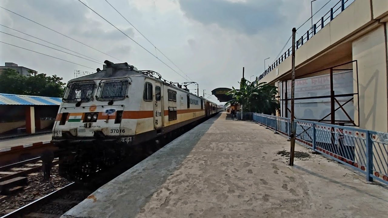 DN Ajmer - Sealdah Express rocking through skipping Baranagar Road with perfect tracksounds..