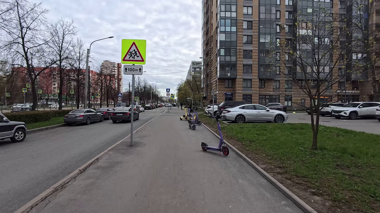 Улица Дыбенко. Апрель 2025.