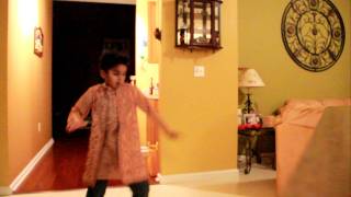 Ronu dancing for Chamak Chollo Resimi