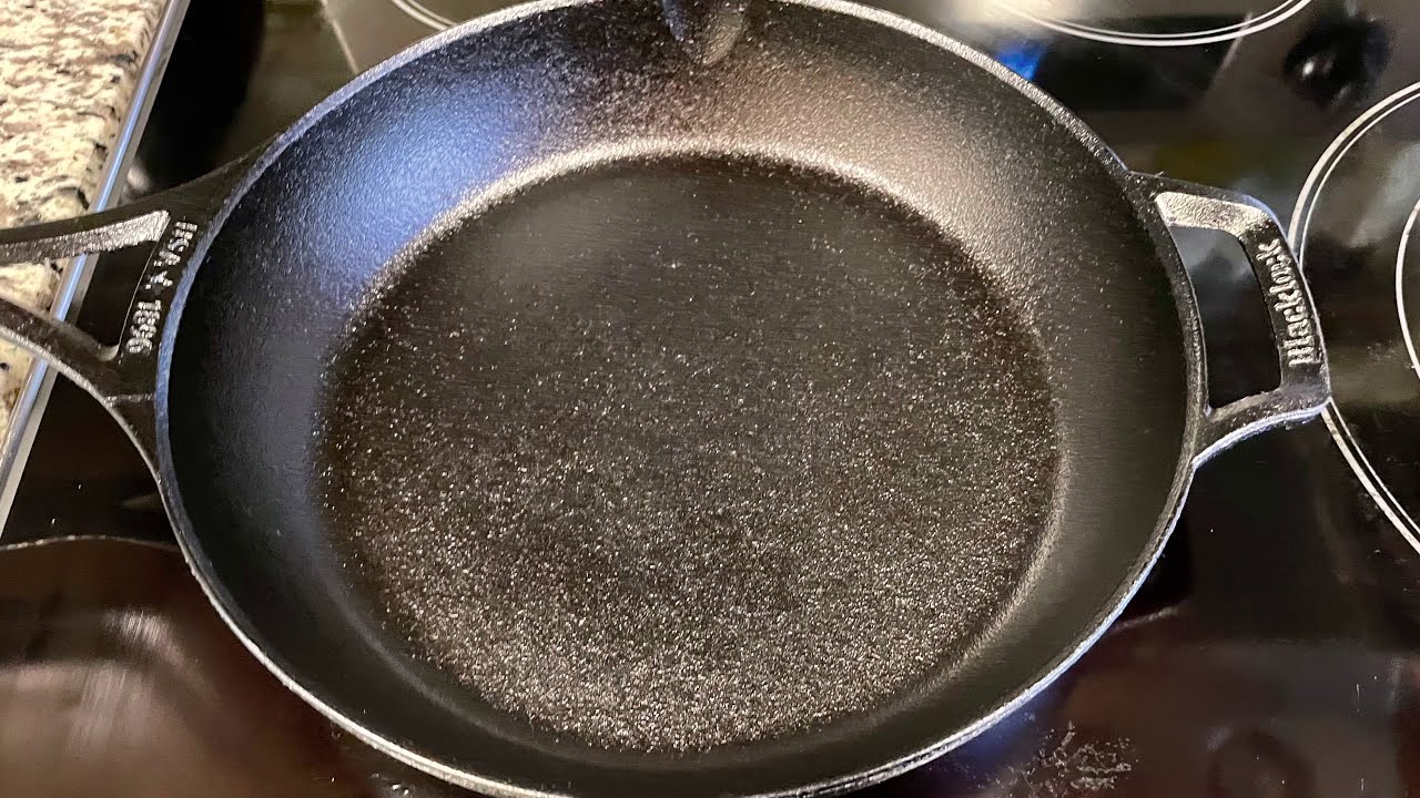 Lodge 10.25” Cast Iron Skillet - Unboxing and Review 