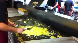 Cooking scrambled eggs for 500