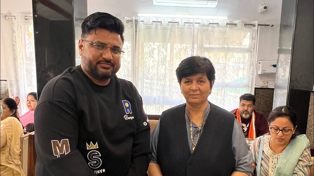 ફાલ્ગુનીબેન પાઠક વલ્લભા હોટેલ માં જમવા આવ્યા સાથે નાથદ્વારા માં સૌથી મોટી શંકરભગવાન ની મૂર્તિ જોયી