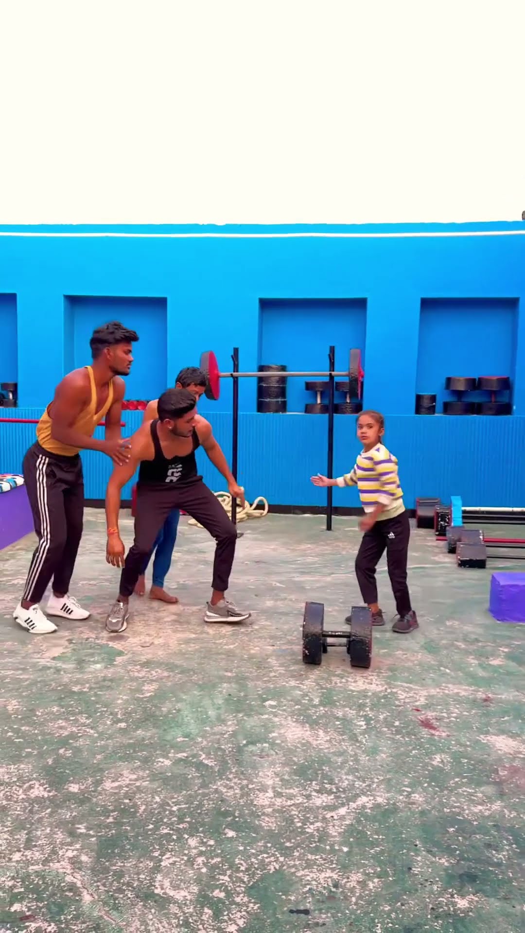 Sister ne bada dumbbell utha dala ??? #youtubeshorts #funny #shortvideo