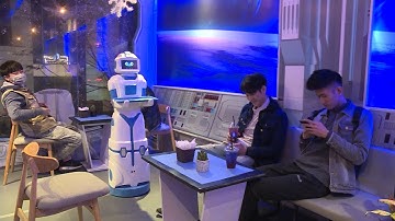 Trải nghiệm mới lạ với quán cà phê robot đầu tiên ở Hà Nội