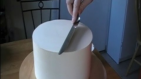 How to Ice & Smooth a Cake with Swiss Meringue Buttercream