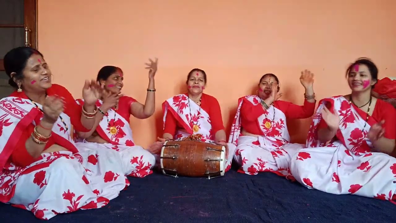 पहाड़ों की होली है घर घर धुम मची है बहुत बहुत सुन्दर 👌🎉🎉🎉🎉🎊🙏🏻🪴🌹