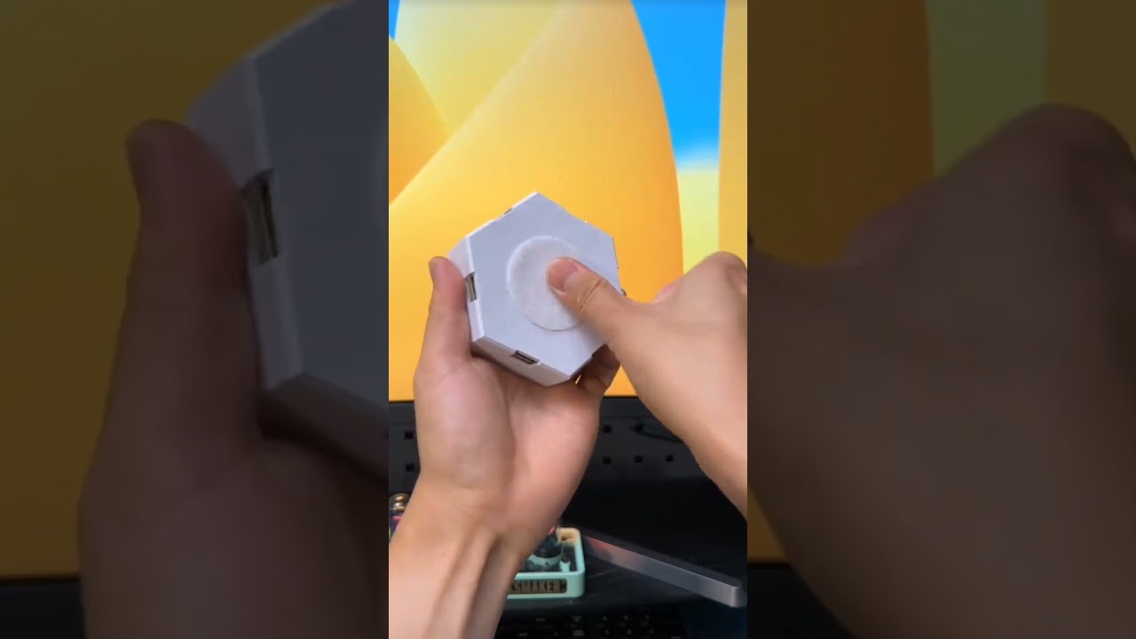 Transform your gaming setup with the Hexagon Gaming Light! 