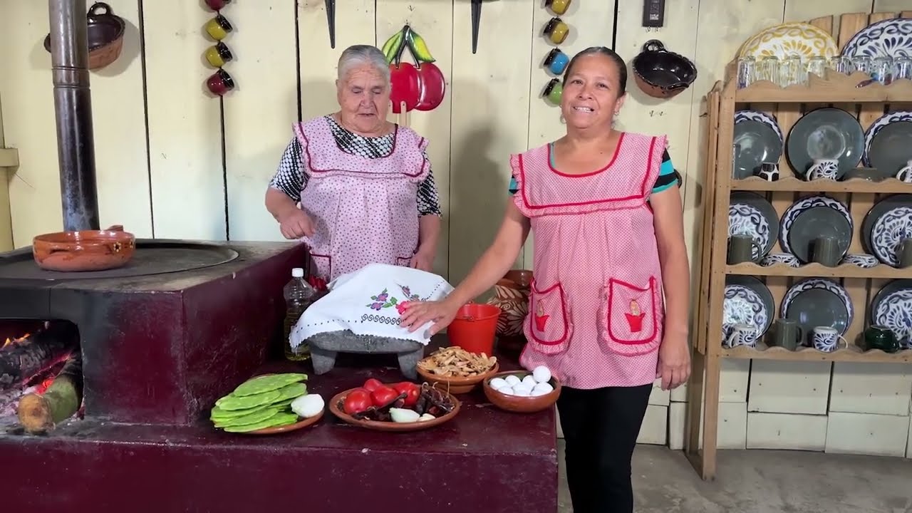 Mi Suegra Me Enseña Su Secreto Para Las Mejores Tortitas de Camarón!