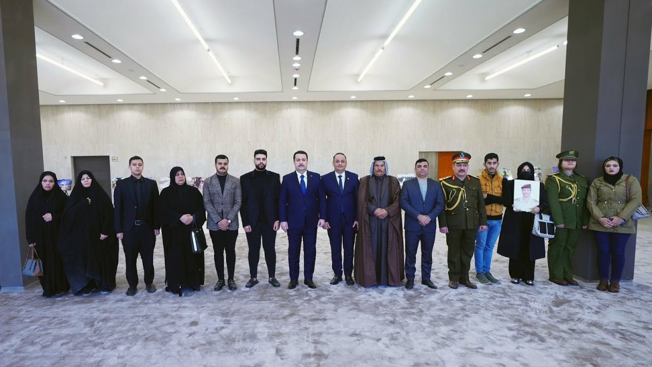 رئيس مجلس الوزراء يلتقي عدداً من عوائل شهداء قواتنا المسلحة، في ذكرى تأسيس الجيش العراقي