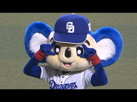 こっちをガン見してくるドアラ (2022/07/20)