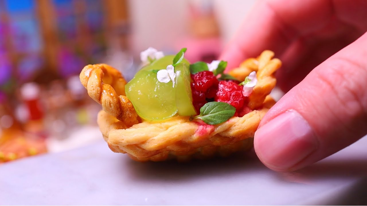 【ミニチュア料理】カゴごと食べれるパイ🧺　食べられるミニチュアフード│#miniature #minifood