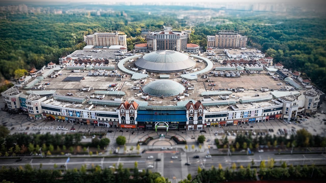 Que font-ils dans ce CENTRE COMMERCIAL ABANDONNÉ ? ( Urbex )