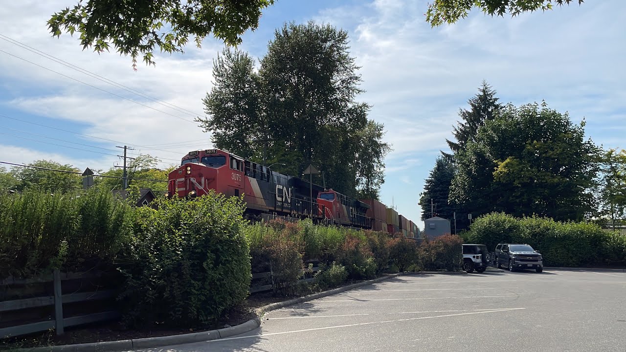 Trains BC 2023: CN Intermodal East @ Fort Langley Canada 27JUN23 ET44AC ...