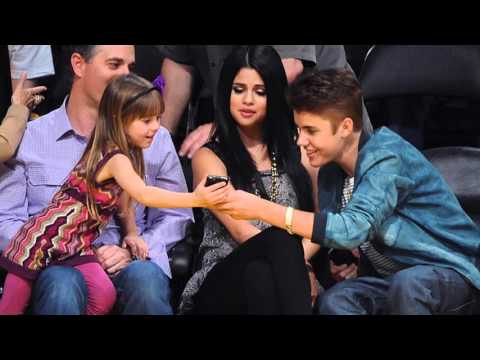 Video: Selena Gomez tau sib nrauj ntawm niam thiab Justin Bieber