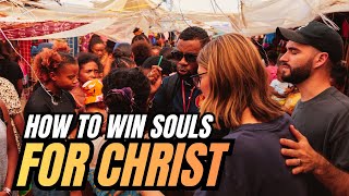 How to Share the Gospel with Power (Real Demonstration in a busy Marketplace)
